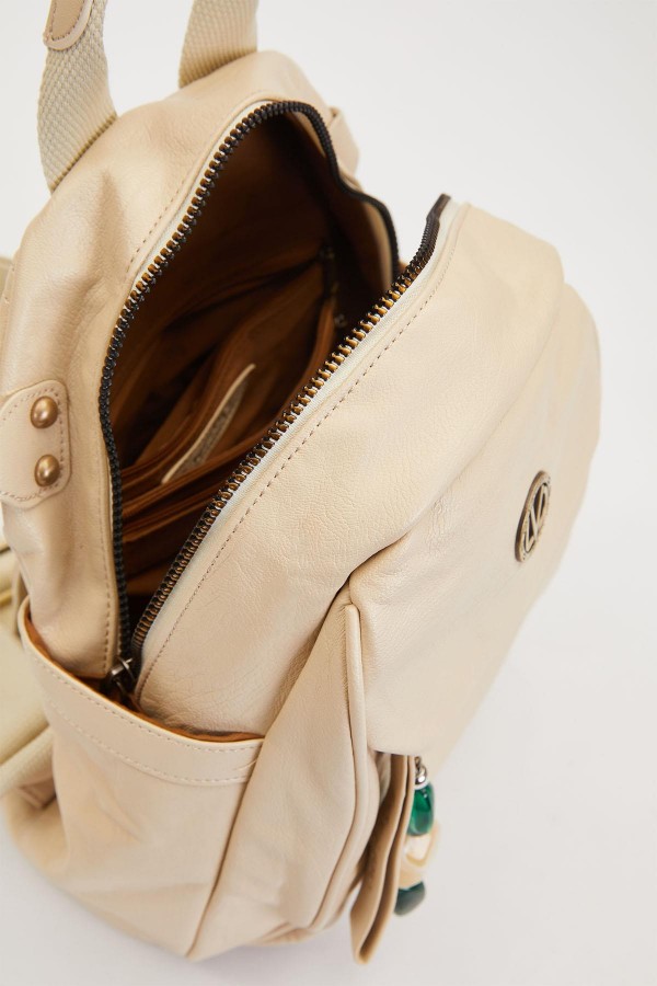 Krem Taş Charm Detaylı Omuz Çantası