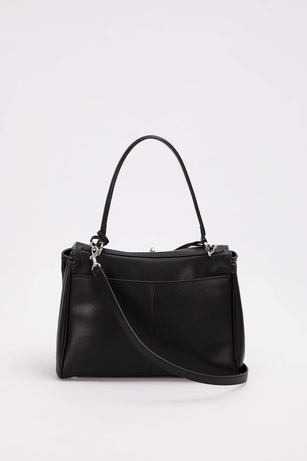 Siyah Kapama Kilit Aksesuarlı Omuz Çantası