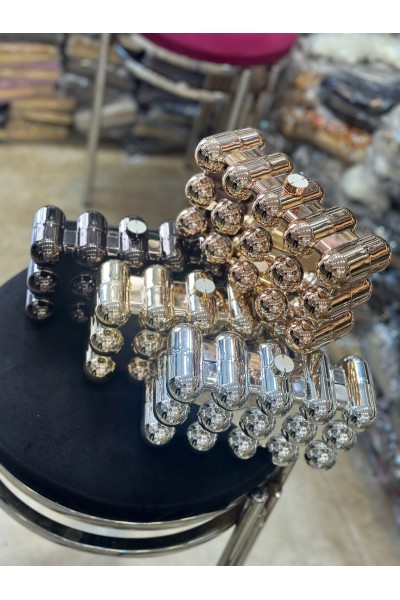 parlak görünümlü çanta metal